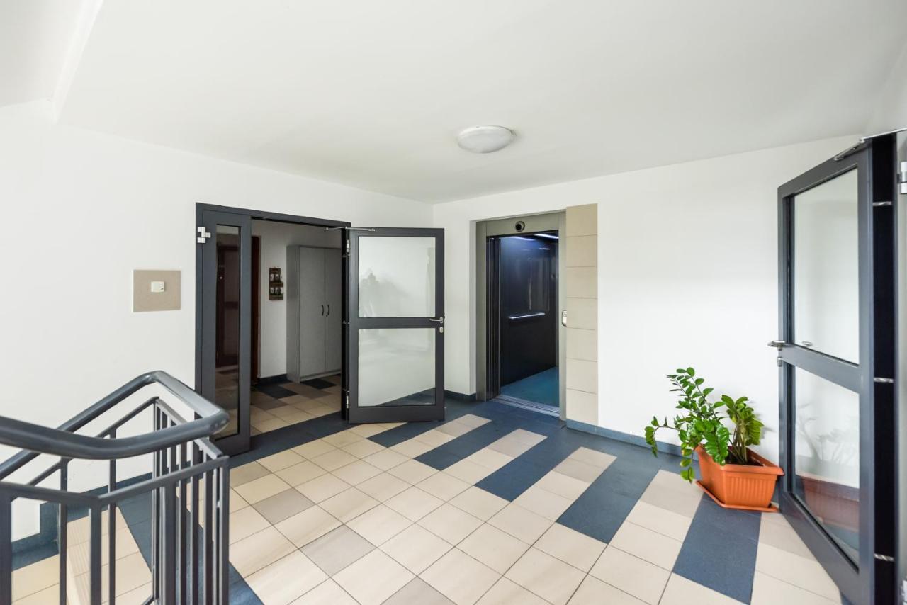 Ursus Pleasant Apartment Warsaw Exterior photo